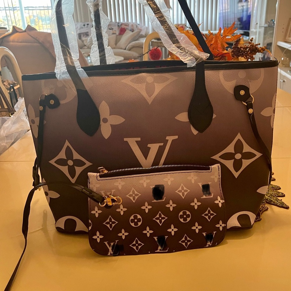 Large capacity tote bag